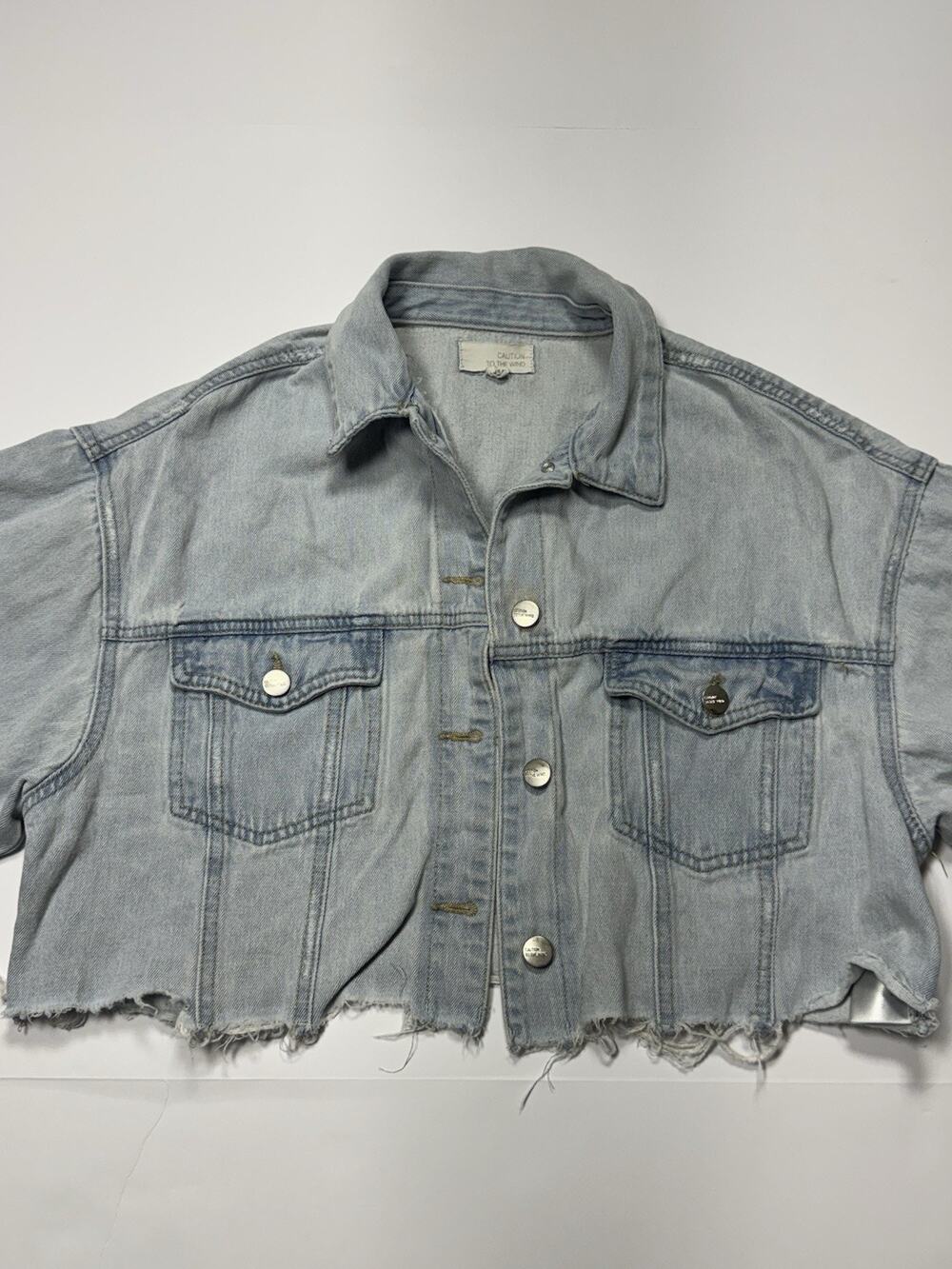 Caution To The Wind Cropped Denim Jacket Women’s L Blue Light Wash Frayed Hem
